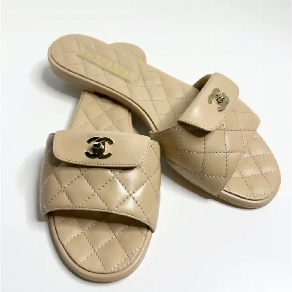 Chanel REV Beige Quilted Leather 40.5  Gold CC Turnlock Mules Slides Sandals NWT